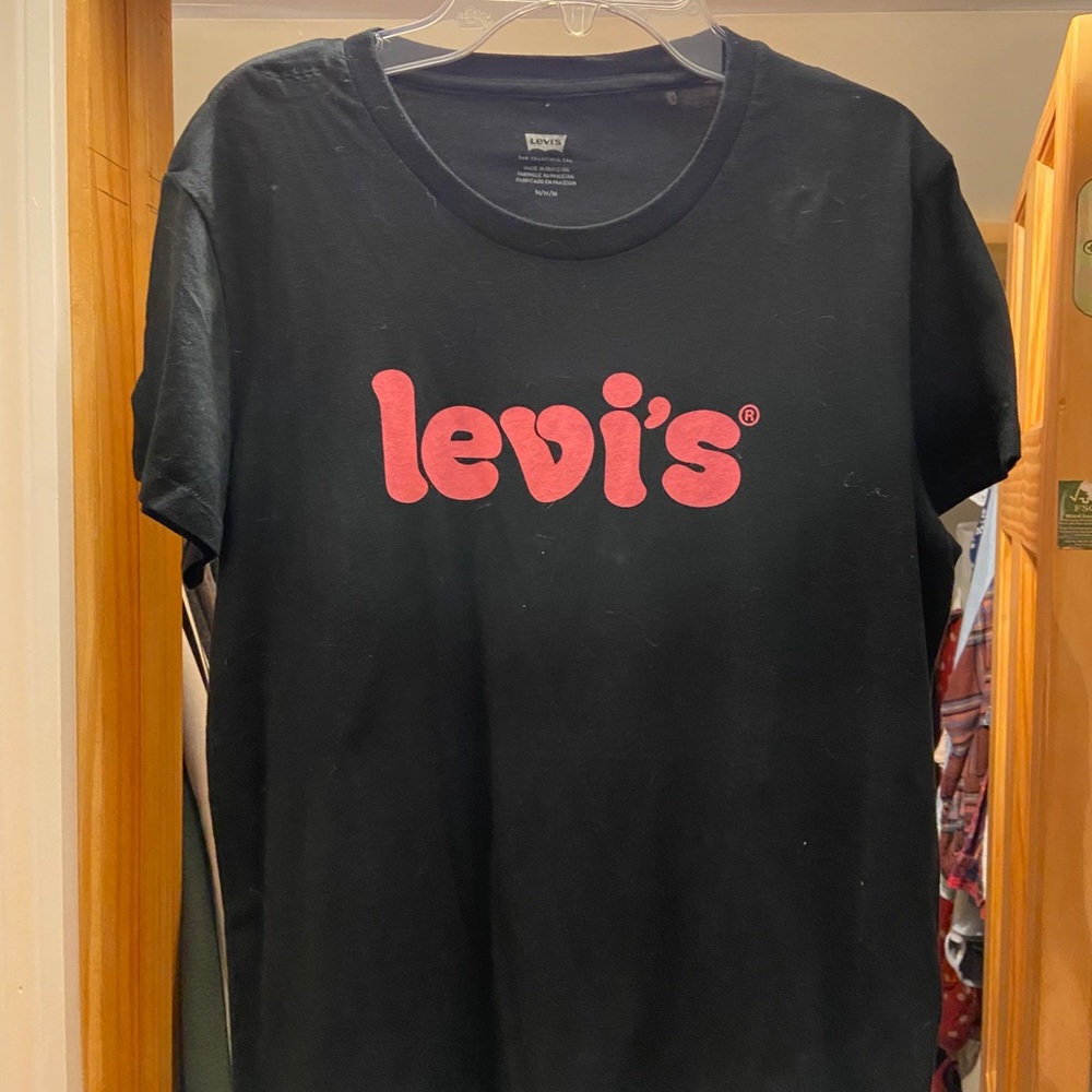 Levi’s short sleeve top
